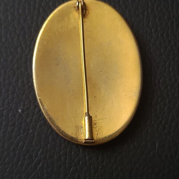 Vintage Geometric Spanish Damascene Oval Brooch - Gold-Tone, Trombone Clasp - Picture 3 of 4